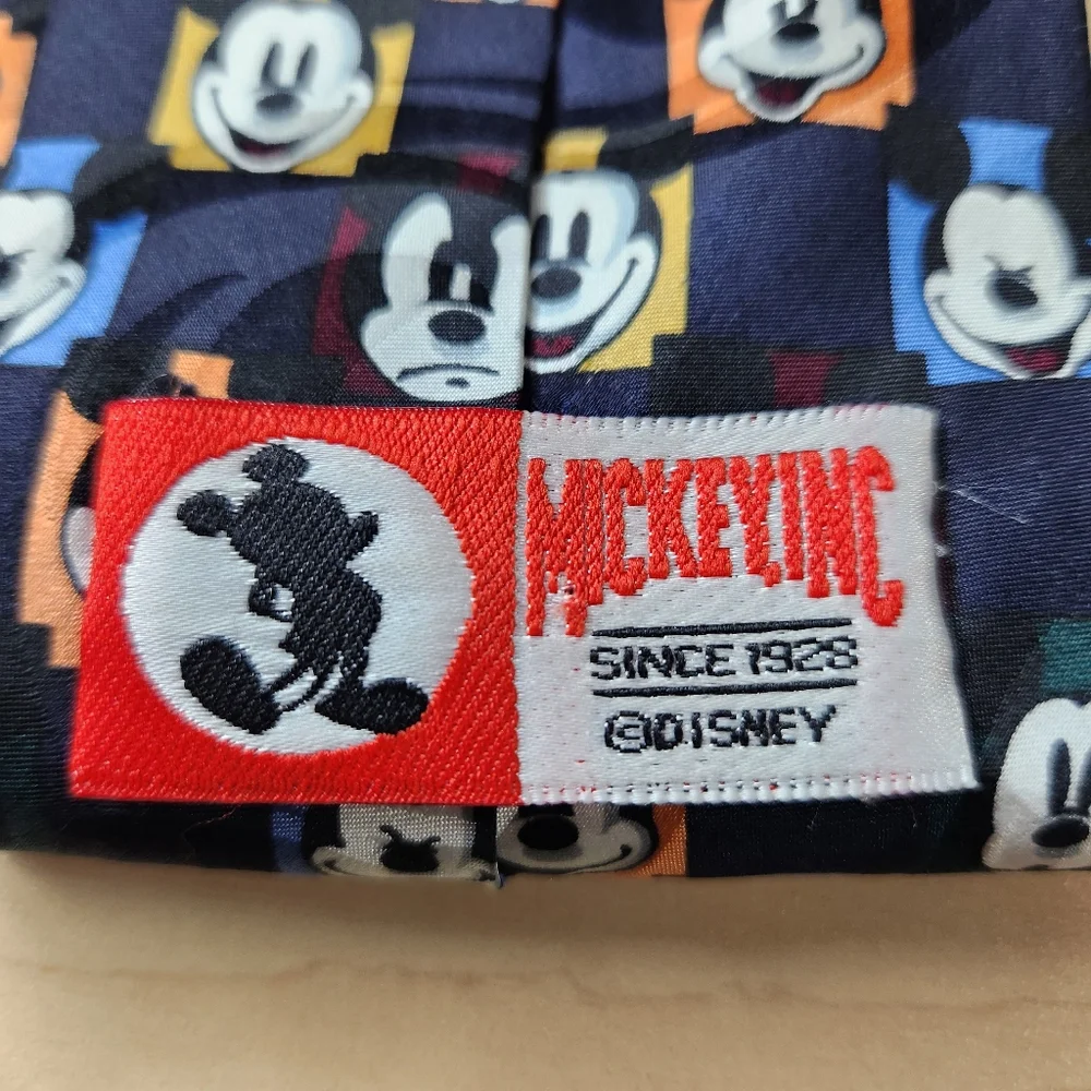 Disney Mickey,‎ Inc. 100% SILK Mickey Mouse Tie